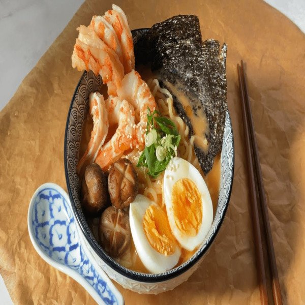 RAMEN IN BRODO CON FRUTTI DI MARE