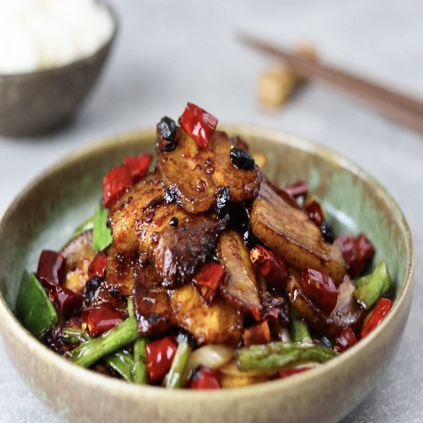 MANZO CON SALSA SHACHA E VERDURE